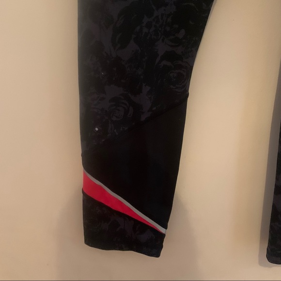 Hyba Activewear Floral/Stripes Capri - Picture 5 of 9